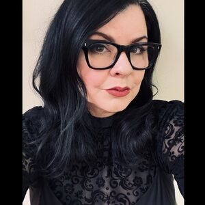 Meet your Posher, Lynda